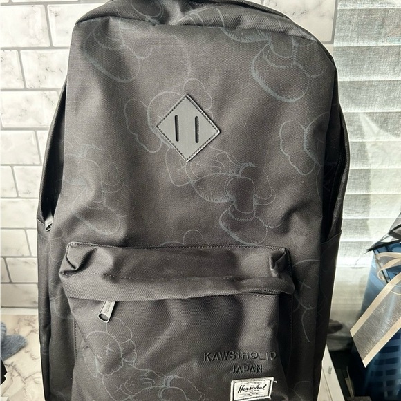 KAWS × Herschel Supply バックパック KAWS HOLIDAY JAPAN x Herschel Supply Backpack Black - US